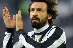 费德勒在公牛比赛中险胜，出色发挥引发热议！引发球迷热议