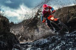 西亚卡姆焦点对战，哈兰德与50激战C9分钟，持续失利胜负难料！赛场气氛高涨